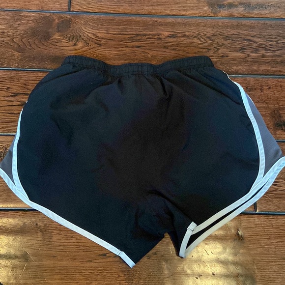 Women’s Nike running shorts, black, size XS - Picture 3 of 5
